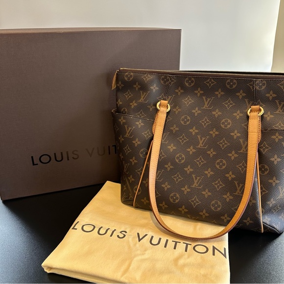 Louis Vuitton Monogram Totally MM - Picture 13 of 16